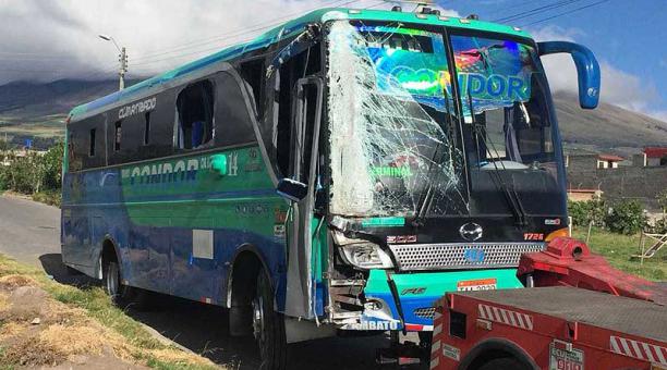 El bus accidentado se movilizaba en sentido Machachi - Quito. Foto: Eduardo Terán / ÚN
