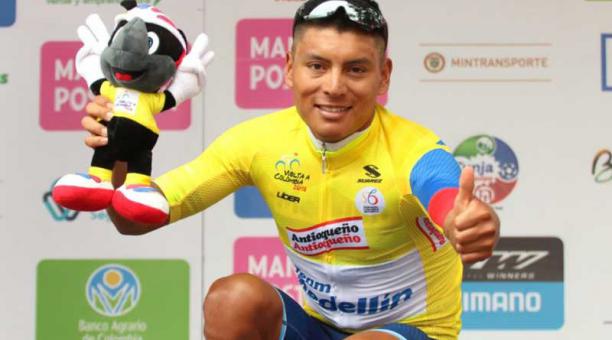 El crédito ecuatoriano mantiene el buzo de líder en la prestigiosa Vuelta. Foto: @teammedellin