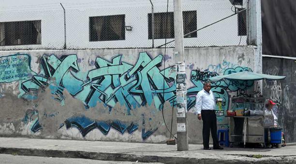 Los rayones y manchas están en todas partes del Distrito de Quito. Fotos: Julio Estrella / ÚN