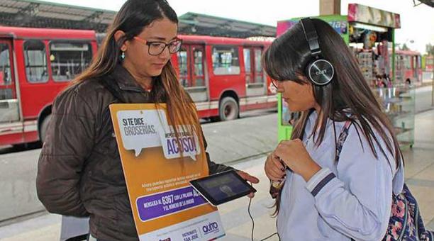 Las personas pueden enviar un mensaje de texto con la palabra acoso al 6367 y reportar la violencia. Foto: cortesía Municipio de Quito