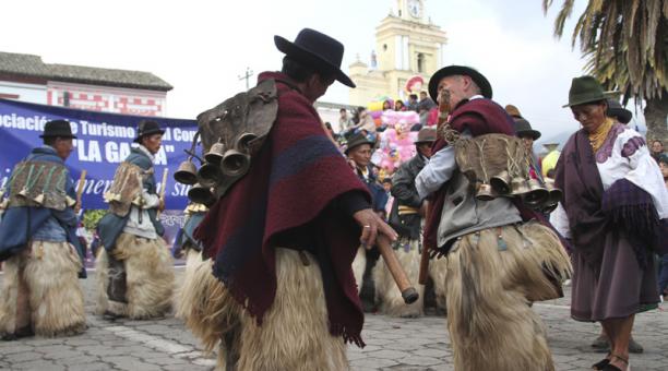 Los vecinos de Angla suelen danzar por las fiestas patronales de San Pablo de Lago (Imbabura). Foto: Álvaro Pineda / ÚN