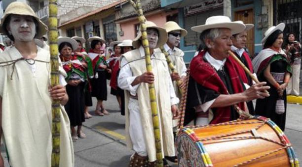 La fiesta por cantonización de Pelileo se celebra con desfile, baile y juegos populares en la ciudad. Foto: ÚN