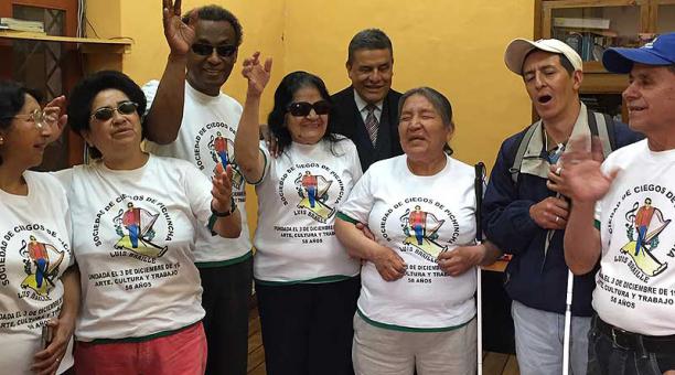 La Sociedad de Ciegos de Pichincha Luis Braille celebran los 58 años de fundación del grupo. Son 32 socios, entre ellos: músicos, comerciantes, artesanos, entre otros. Foto: Ana Guerrero/ ÚN
