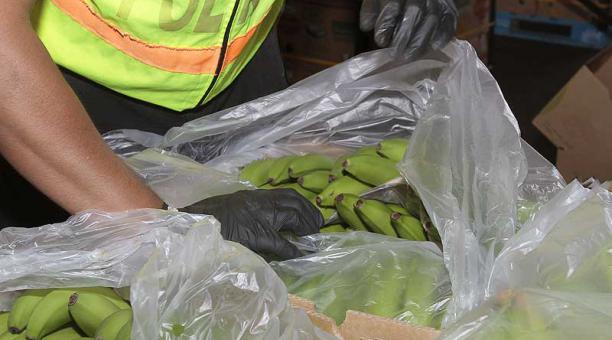 Imagen referencial de las revisiones locales de las cajas de banano para exportación. Foto: archivo / ÚN