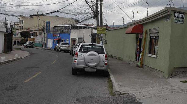 Los robos ocurren con frecuencia en la Ciudadela Zaldumbide, en el norte de Quito. Foto: Galo Paguay / ÚN