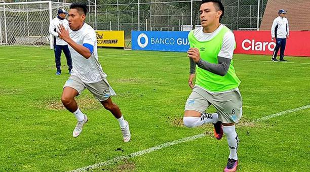 Bryan Oña y Diego Armas en un entrenamiento en la Casa de la Selección. Foto: cortesía Universidad Católica