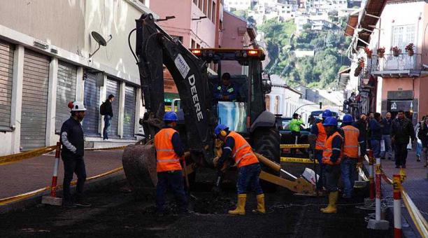 La repavimentación de la calle Venezuela empezó la mañana de este 21 de enero del 2019. Hubo complicaciones. Foto: Eduardo Terán / ÚN