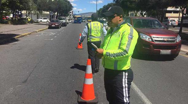 Este martes 22 de enero del 2019, un grupo de uniformados de tránsito se ubicó en la avenida De la Prensa, con radares móviles de velocidad. Foto: Eduardo Terán / ÚN
