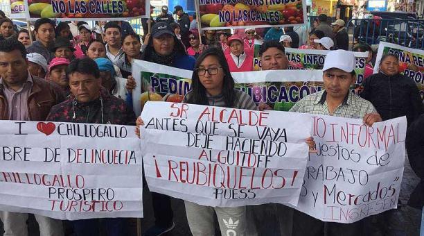 La mañana de este viernes 8 de febrero del 2019 hubo una protesta de comerciantes en Chillogallo, en el sur de Quito. Foto: Eduardo Terán / ÚN