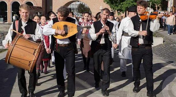 La agrupación húngara de música y danza tiene 22 años de vida. Foto: cortesía Casa de la Cultura