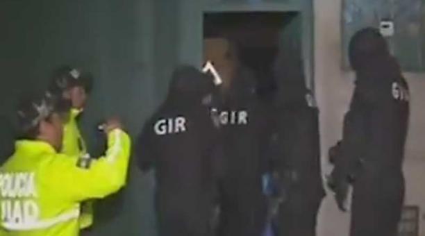 Del grupo de detenidos, cinco habrían cometido robo a negocios y casas en el sur de Quito y en el valle de Los Chillos. Foto: captura