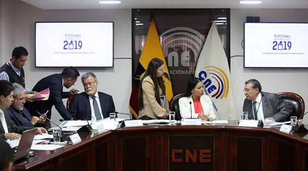 Una de las últimas sesiones del pleno del CNE. Foto: Julio Estrella / ÚN