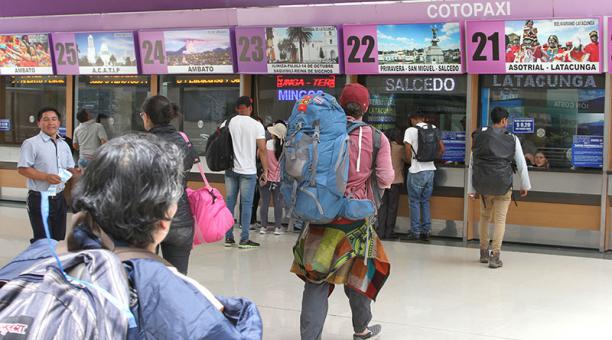 En la terminal terrestre de Quitumbe hubo buena afluencia de pasajeros durante el feriado de Semana Santa de este 2019. Foto: Eduardo Terán / ÚN