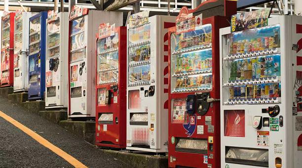 Imagen referencial. La agresión se produjo el 14 de enero del 2017 en un pequeño recinto con máquinas expendedoras de comidas y bebidas, en Bilbao, España. Foto: Pexels