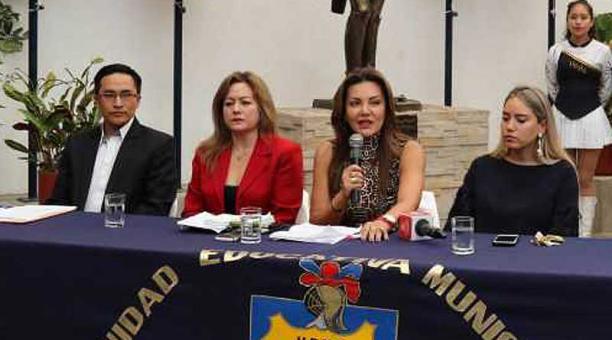 En rueda de prensa, María Alexandra Naranjo, secretaria de Educación, Recreación y Deporte, dio más detalles del proceso de ingreso. Foto: cortesía Municipio de Quito
