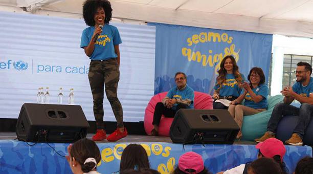 Los cantantes Karla Kanora y Daniel Betancourth son embajadores de la campaña por Unicef. Foto: Galo Paguay / ÚN