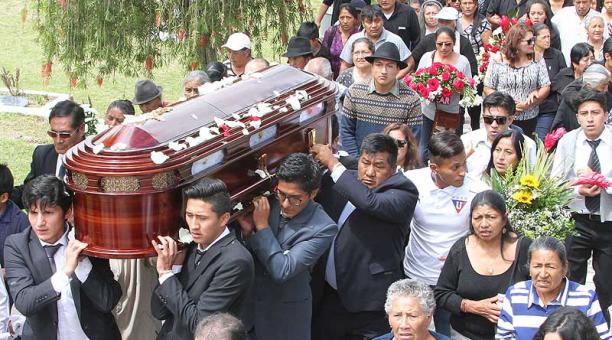Familiares y amigos de Mishell Cuñas coincidían en el pedido de justicia por su asesinato. Foto: Eduardo Terán / ÚN