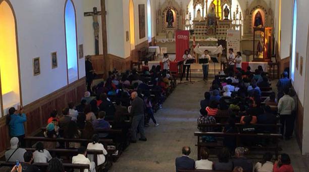 Presentación de Vientos Mitad del Mundo en la iglesia matriz de San Miguel de Nono, ante más de 150 espectadores. Foto: Edwing Encalada / ÚN
