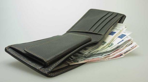 Imagen referencial. En todo el mundo, el 51% de quienes hallaron una billetera con "dinero" dieron cuenta de su hallazgo. Foto: Pxhere
