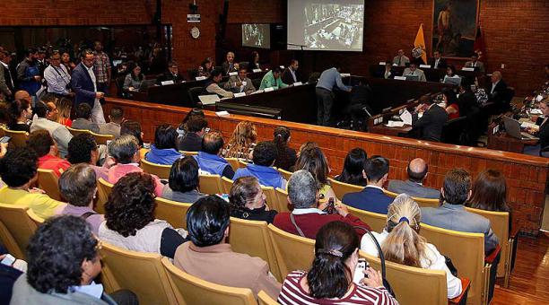 A la sesión del 25 de mayo del 2019 del Concejo Metropolitano, asistieron vecinos de Solanda. Foto: Galo Paguay / ÚN
