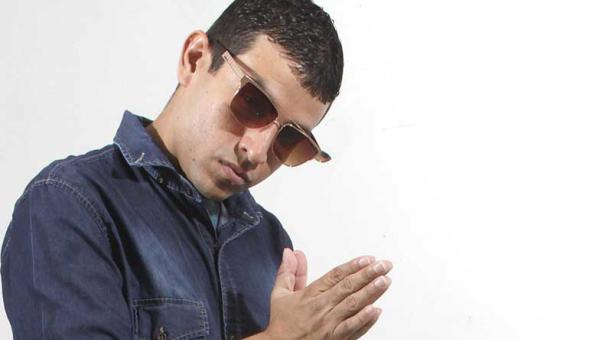 El cantante guayaquileño fusiona rap con reguetón, reggae y género urbano. Foto: Enrique Pesantes / ÚN