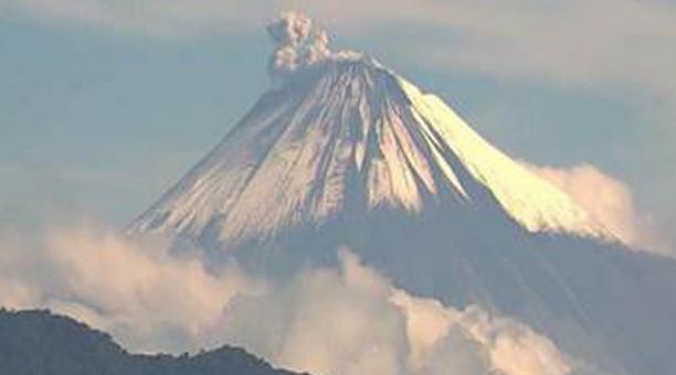 Imagen referencial. El volcán Sangay entró en proceso eruptivo desde el 7 de mayo del 2019. Foto: Archivo / ÚN