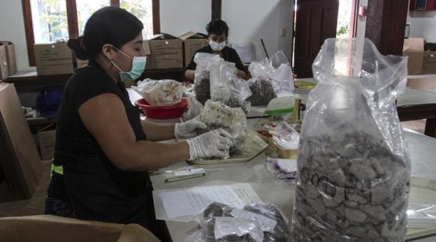En el museo de la comunidad se realiza un cuidadoso inventario de las piezas arqueológicas. Foto: Enrique Pesantes / ÚN