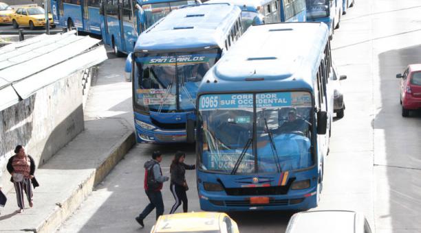 La tarifa del transporte urbano se ha mantenido en 25 centavos en Quito. Foto: ÚN