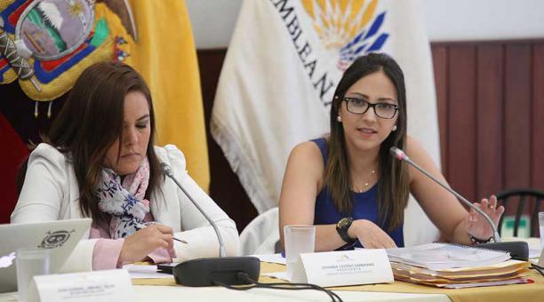 Verónica Espinosa (izquierda) en la presentación de sus descargos en la Comisión de Fiscalización. Foto: archivo / ÚN