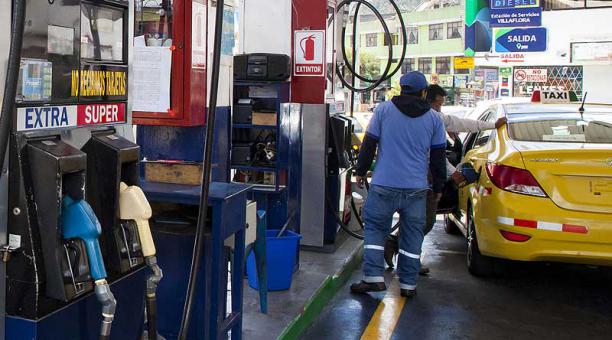 El precio de la gasolina súper varía y se actualiza cada mes. Foto: Armando Prado / ÚN