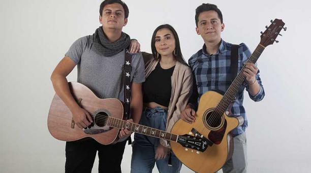 David, Emilia y Andrés forman el grupo musical Halur y presentan su nuevo sencillo. Foto: ÚN