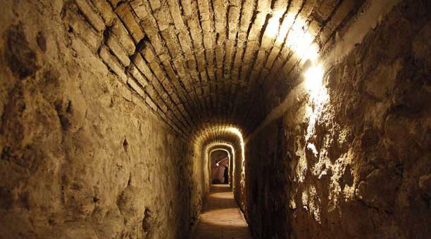 Los túneles debajo del monasterio  de El Carmen Bajo tienen 89 metros de largo. Foto: Galo Paguay / ÚN