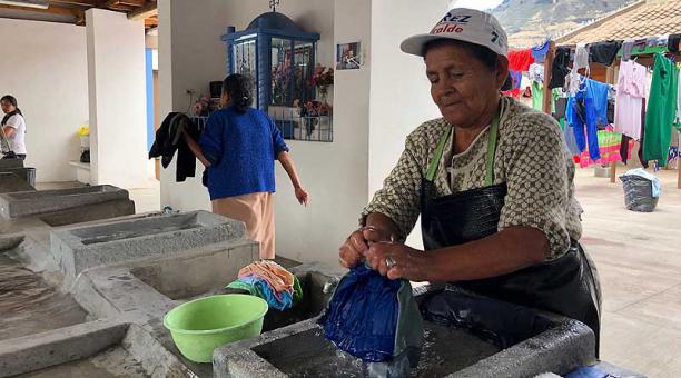 María Manobanda lleva 25 años como lavandera. Foto: Ana Guerrero / ÚN