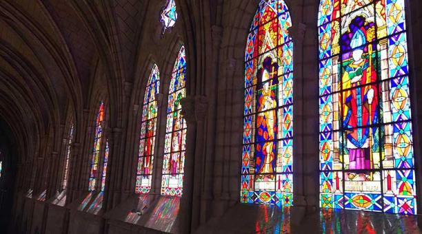Los vitrales de la Basílica del Voto Nacional han sido restaurados. Foto: Betty Beltrán / ÚN