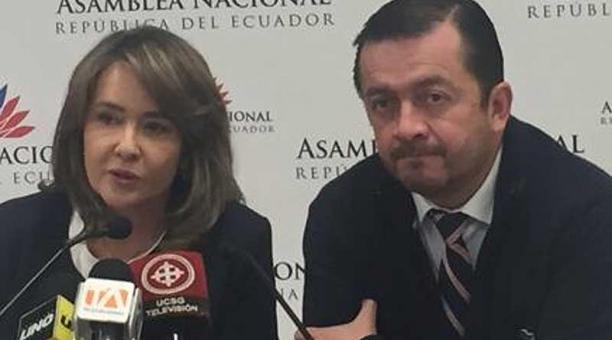 La concejala Luz Elena Coloma y el legislador Fabricio Villamar, en la Asamblea Nacional. Foto: cortesía