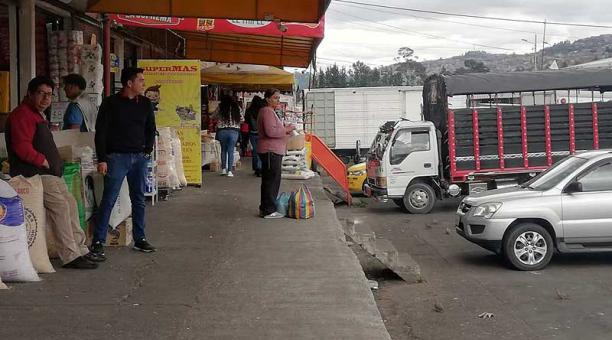 Los caseritos del Mercado Mayorista siguen atendiendo, pese a las manifestaciones. Foto: ÚN