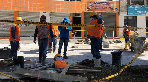 En el sector de El Inca, en el norte de Quito, los trabajos de repavimentación tienen un avance del 11%. Foto: Ana Guerrero / ÚN