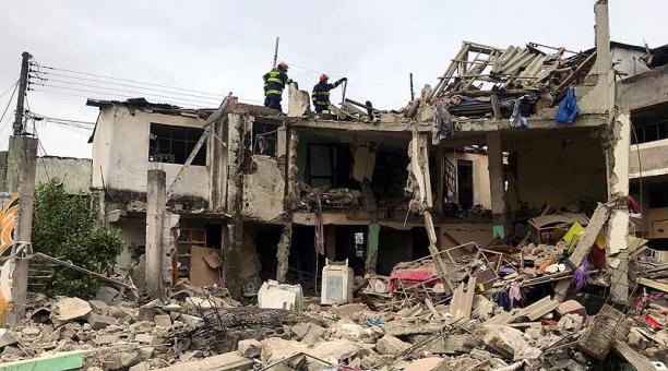 La vivienda donde se produjo la explosión se encuentra inhabitable y existen varias casas afectadas en la zona. Foto: Twitter Bomberos Quito