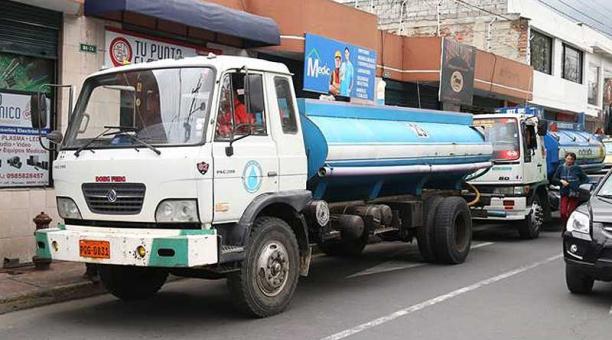 Tanqueros ayudarán con el abastecimiento de agua potable en los sectores sin servicio. Foto: archivo / ÚN