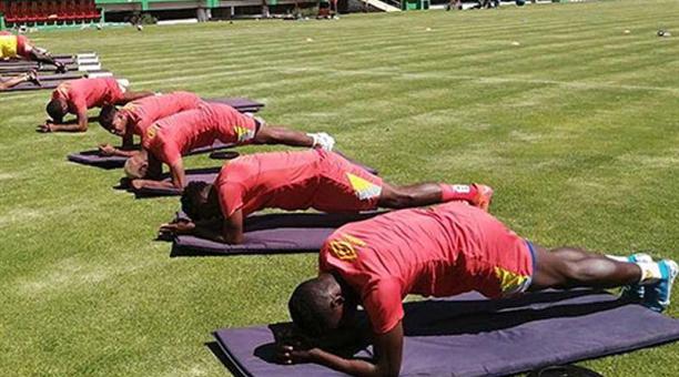 Los jugadores en un entrenamiento en el estadio Gonzalo Pozo. Foto: Twitter de Aucas