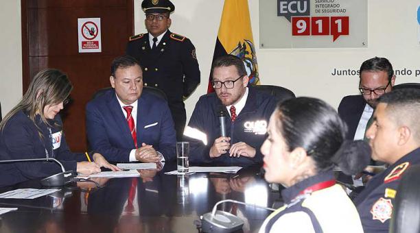 Autoridades municipales y del ECU 911 informaron sobre el plan de prevención y respuesta durante las fiestas de Quito. Foto: Eduardo Terán / ÚN