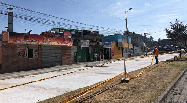En el norte y sur de Quito se realizan trabajos del plan de repavimentación. Foto: ÚN