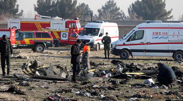 El Boeing 737 se estrelló en unos terrenos agrícolas a unos 45 km al noroeste del aeropuerto de Teherán. Foto: EFE