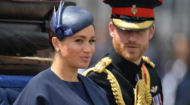 La Reina Isabel II anunció un "periodo de transición" para acomodar la nueva situación de los duques de Sussex, Enrique y Meghan. Foto: archivo / AFP