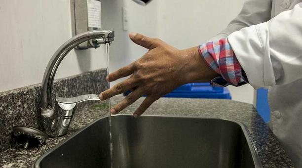 Recuerde la importancia de lavarse las manos con frecuencia para evitar el contagio de cualquier tipo de virus. Foto: archivo / ÚN
