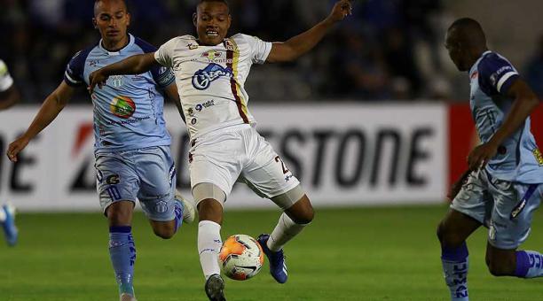 El partido se jugó anoche (4 de febrero) en el estadio Bellavista de Ambato, por la Copa Libertadores. Foto: EFE