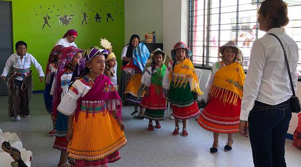 Niños beneficiarios del programa ofrecieron a los invitados una danza típica de la serranía. Foto: Ana Guerrero / ÚN