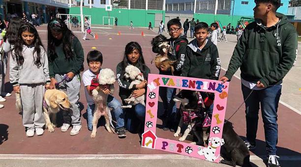 El Día del Amor y la Amistad se celebró con las mascotas de los alumnos. Foto: Betty Beltrán / ÚN