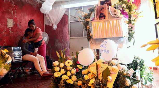 Los restos de Fátima fueron velados en medio de la indignación por la crueldad de la agresión. Foto: EFE