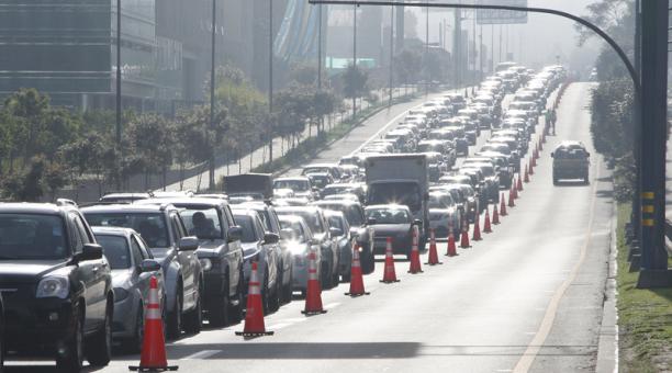 Un promedio de 5 652 conductores se movilizan diariamente en el tramo de la Simón Bolívar. Foto: Eduardo Terán / ÚN